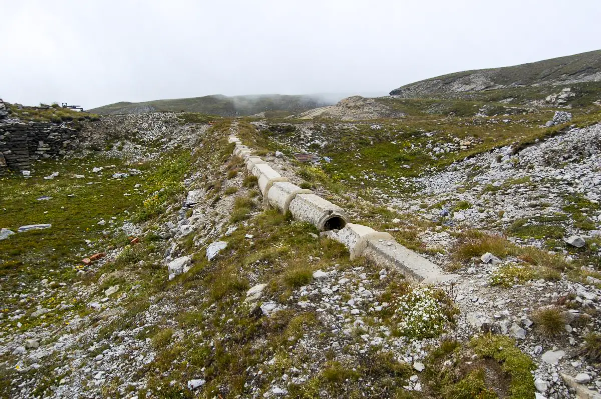 Ligne Maginot - TURRA (POSTE DE LA) - (Casernement) - Le conduite d'eau en béton pour alimentation du baraquement et du fort