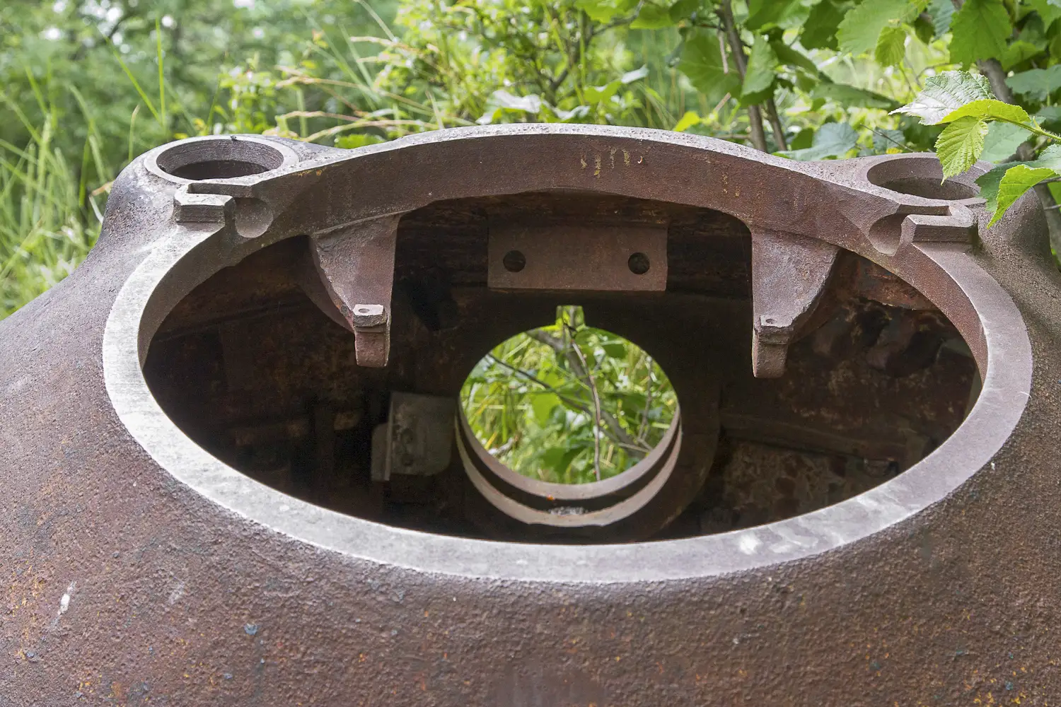 Ligne Maginot - AMODON (TD N° 598) - (Cuve pour arme d'infanterie) - Le logement de la rotule d'embrasure vue depuis la trappe d'accès