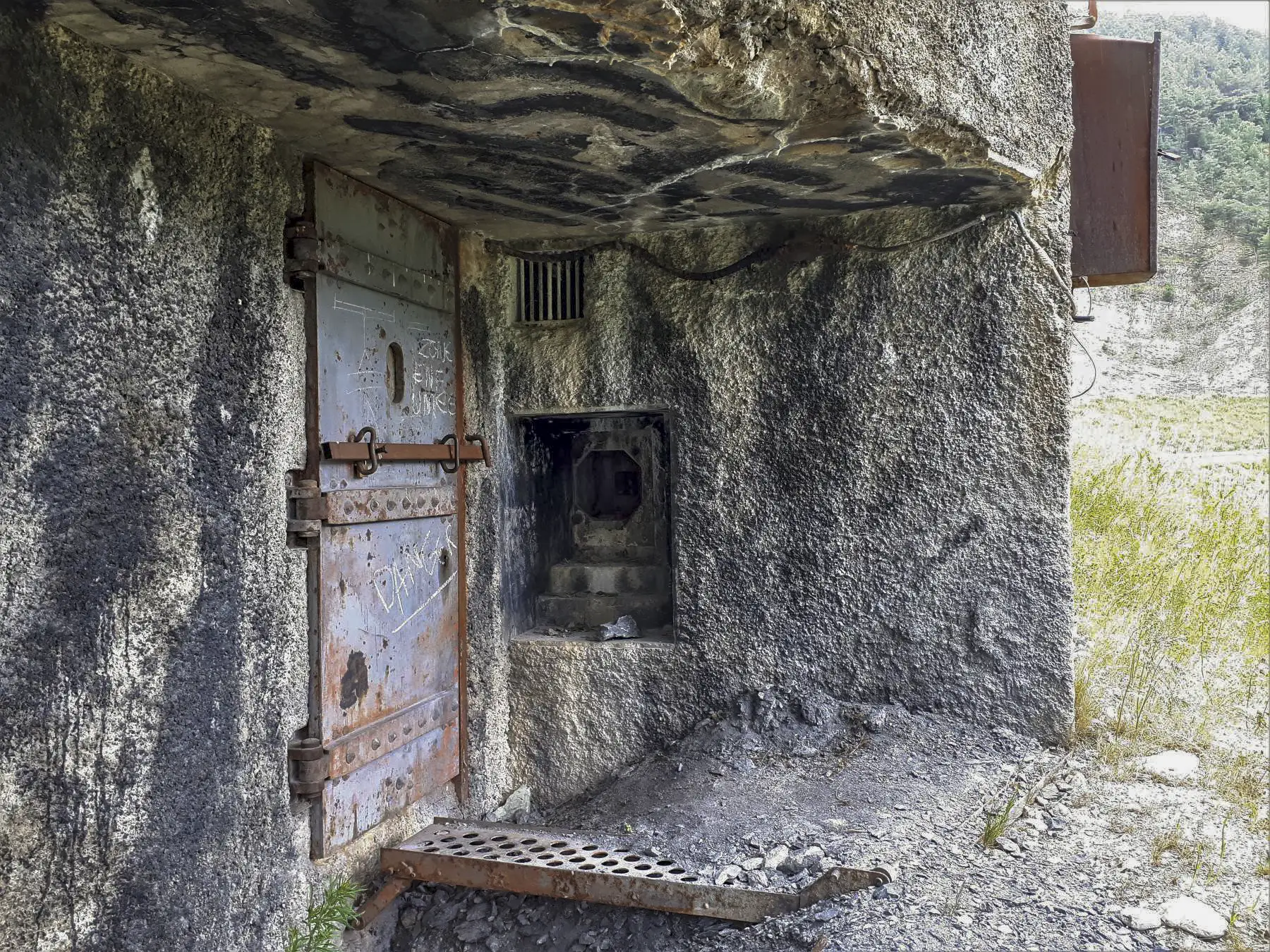 Ligne Maginot - ANNEXE DE SAINT ANTOINE - (Casemate d'infanterie - Simple) - L'entrée 