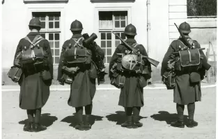 Ligne Maginot - Mortier de 60 mm Brandt modèle 1935 (60 mle 1935) - Equipe de pièce réduite vue de dos