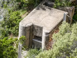 Ligne Maginot - E2 - EZE VOIE FERREE - (Blockhaus pour arme infanterie) - Ecusson au dessus du créneau
