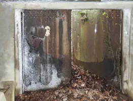 Ligne Maginot - KUHBRUCK OUEST - (Blockhaus pour canon) - Les portes blindées de l'entrée.