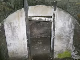 Ligne Maginot - REPLATON REDOUTE - (Blockhaus pour arme infanterie) - La Redoute du Replaton
Le magasin sous roc
