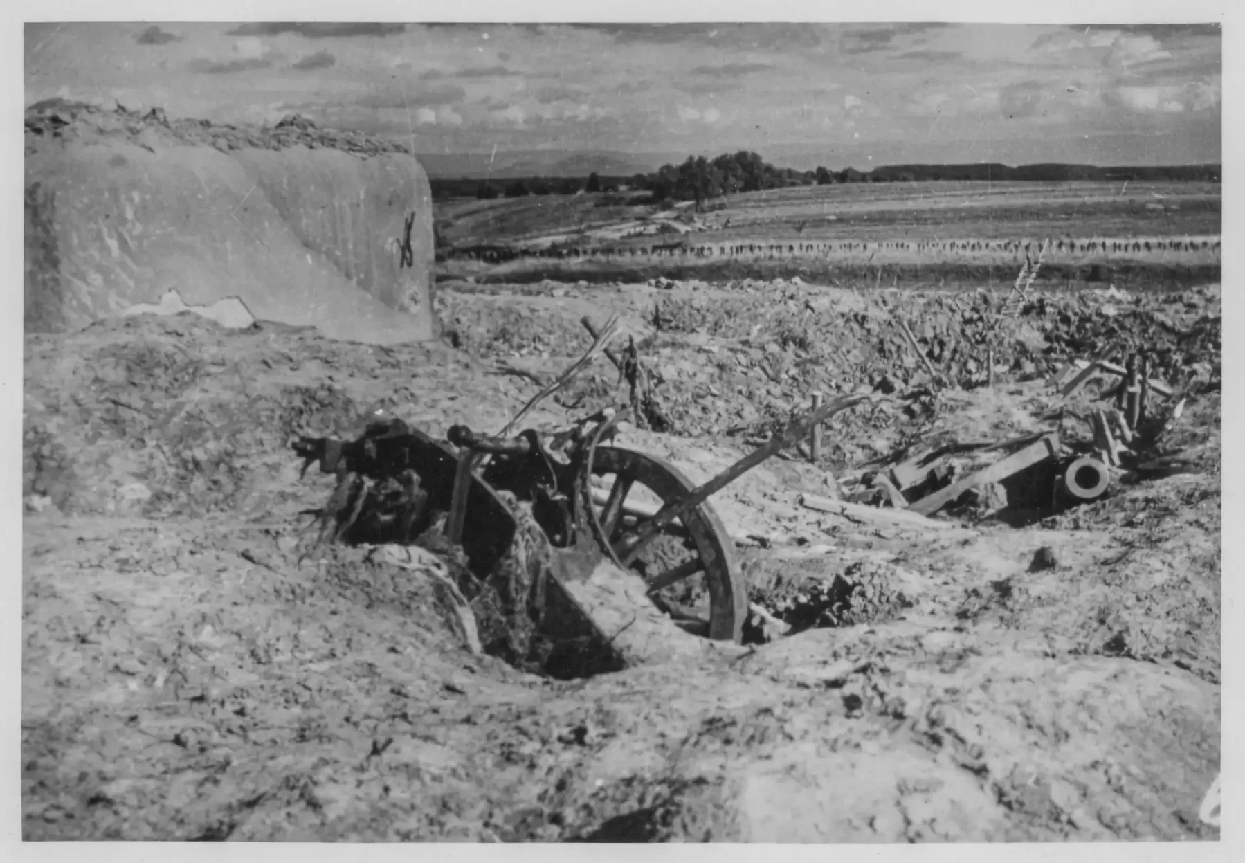 Ligne Maginot - S4 - (Position d'artillerie préparée) - Les restes de la batterie de 2 canons de 120 L de Bange