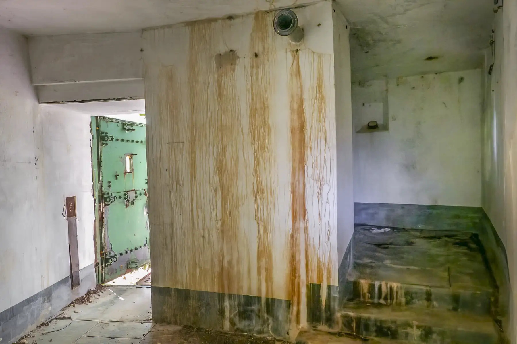 Ligne Maginot - CHAMP DE TIR D'AGAISEN (CT) - E04 - (Abri actif) - Bloc 1
Entrée et chambre de tir FM sur la droite
