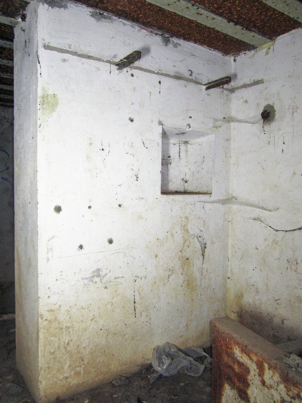 Ligne Maginot - A33 - (Observatoire d'artillerie) - Observatoire
Niche pour téléphone et support d'étagère