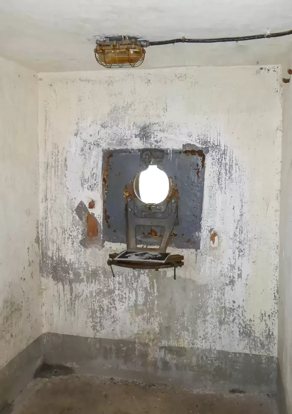 Ligne Maginot - Trémie A2R pour mitrailleuse Hotchkiss (A2R) - Trémie A2R
L'intérieur
Ouvrage du Gondran E