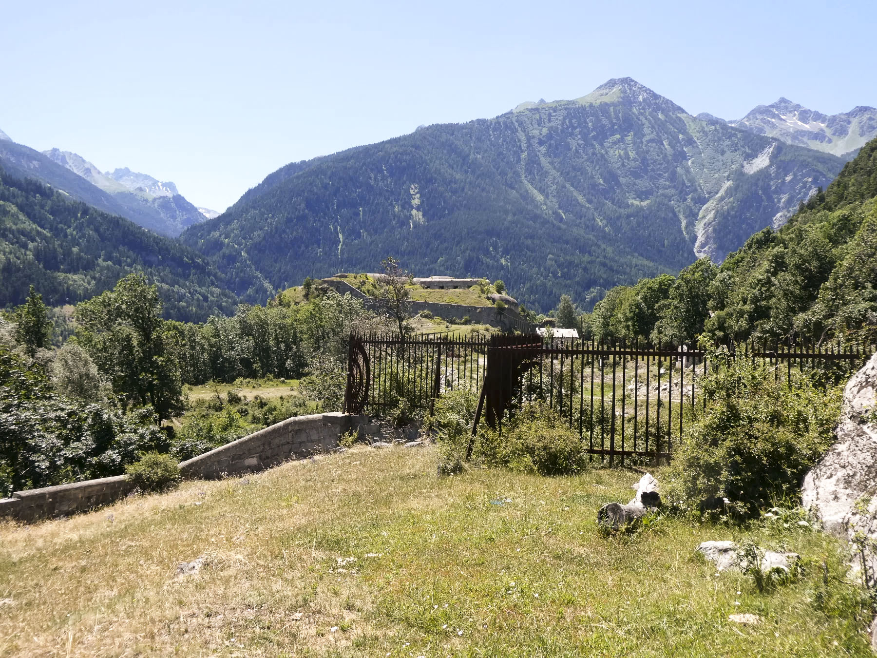 Ligne Maginot - REPLATON REDOUTE - (Blockhaus pour arme infanterie) - La Redoute du Replaton
Vue arrière vers le fort