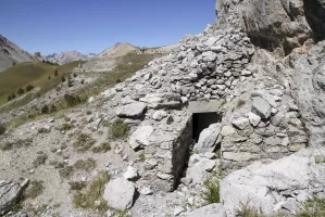 Ligne Maginot - LES ACLES EST 2 - (Blockhaus pour arme infanterie) - 
