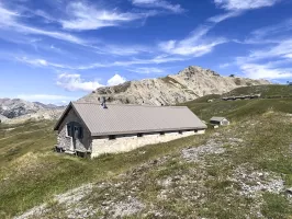 Ligne Maginot - GONDRAN - (Casernement) -    Casernement derriére la crête des Gondrans.
(renové récemment)