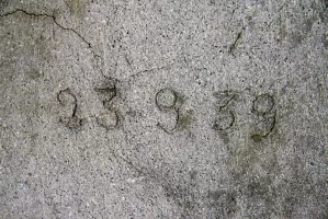 Ligne Maginot - LES AITTES CAVERNE - (Abri) - Quelques inscriptions dans l'encadrement de la porte