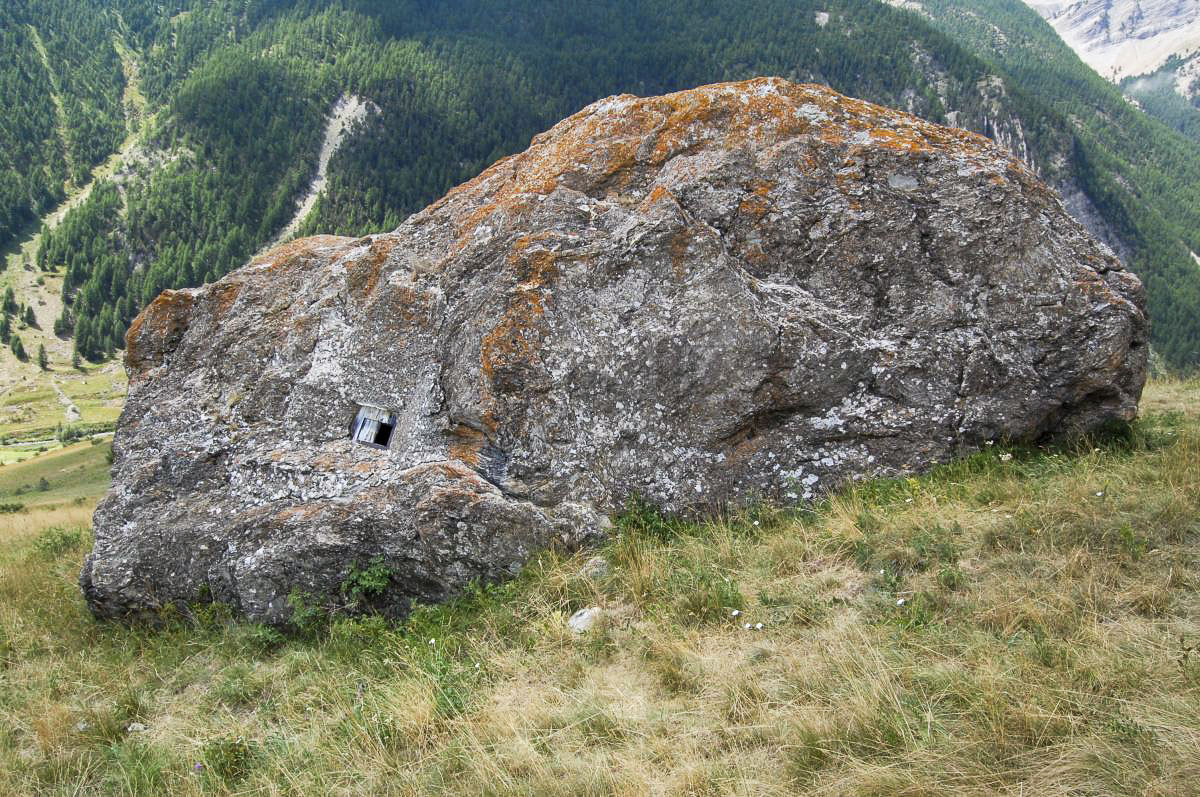 Ligne Maginot - COLOMBIER - ROCHER LE TRUC - (Blockhaus pour arme infanterie) - Créneau nord