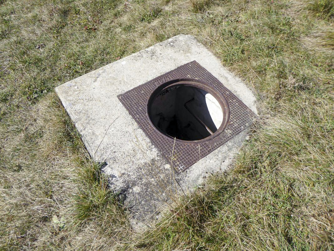 Ligne Maginot - COLOMBIER - ROCHER LE TRUC - (Blockhaus pour arme infanterie) - A proximité: regard indéterminé