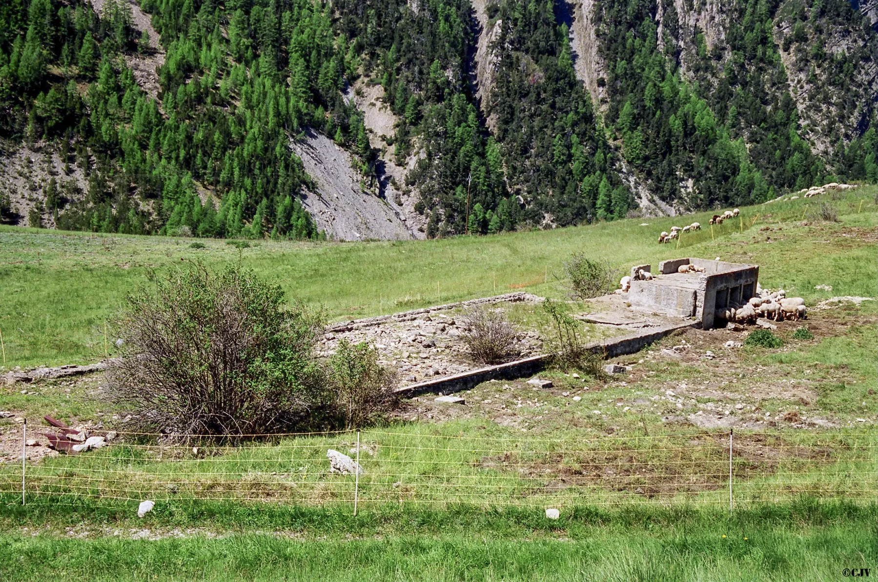 Ligne Maginot - LARCHE - (Casernement) - Les restes du casernement
