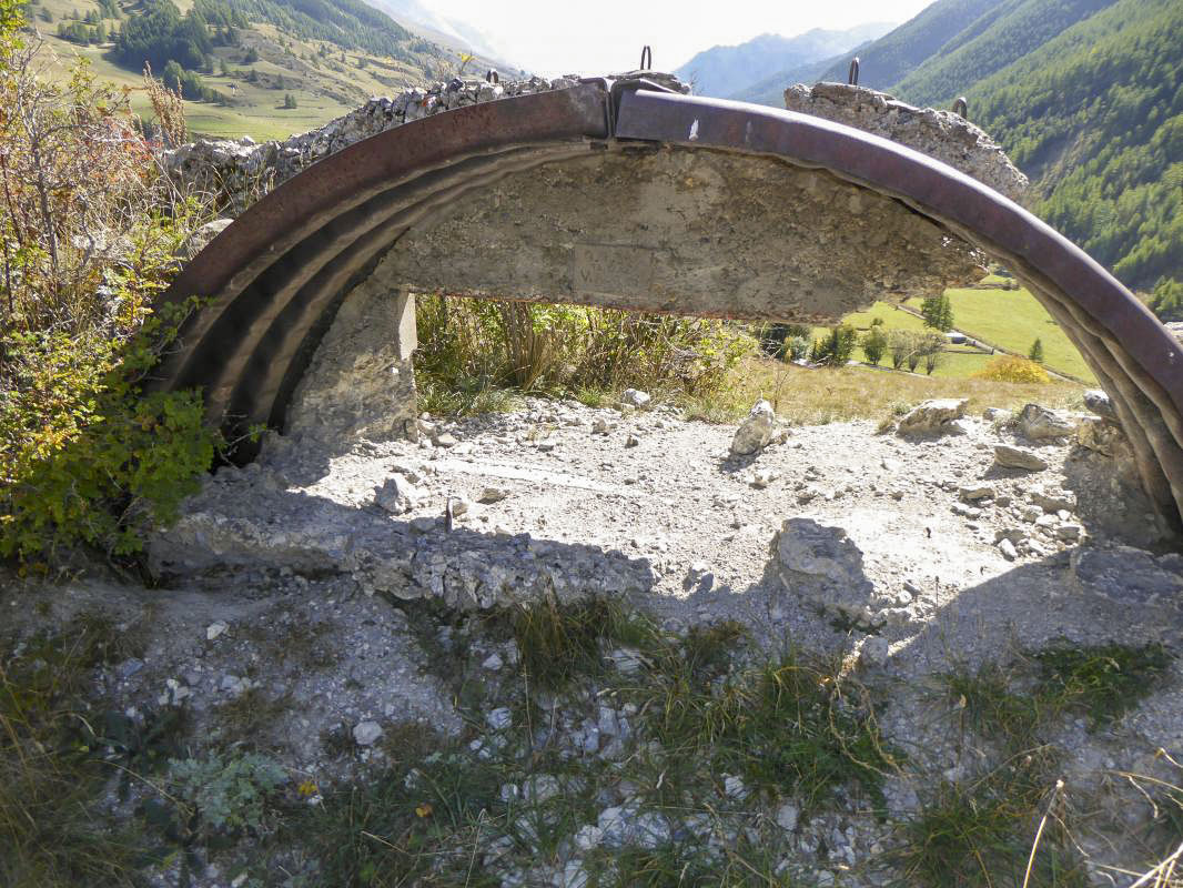 Ligne Maginot - LARCHE - (Blockhaus pour canon) - Abri pour le 47 de marine