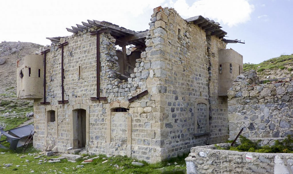 Ligne Maginot - LES ACLES - (Blockhaus pour arme infanterie) - 