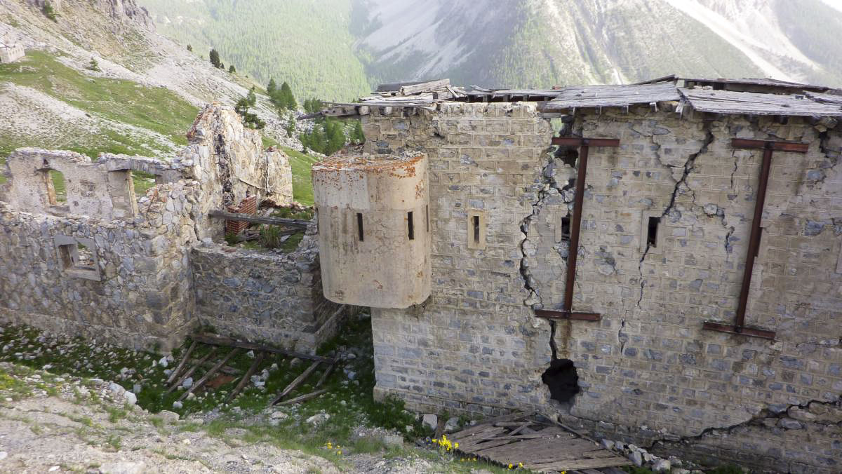 Ligne Maginot - LES ACLES - (Blockhaus pour arme infanterie) - 
