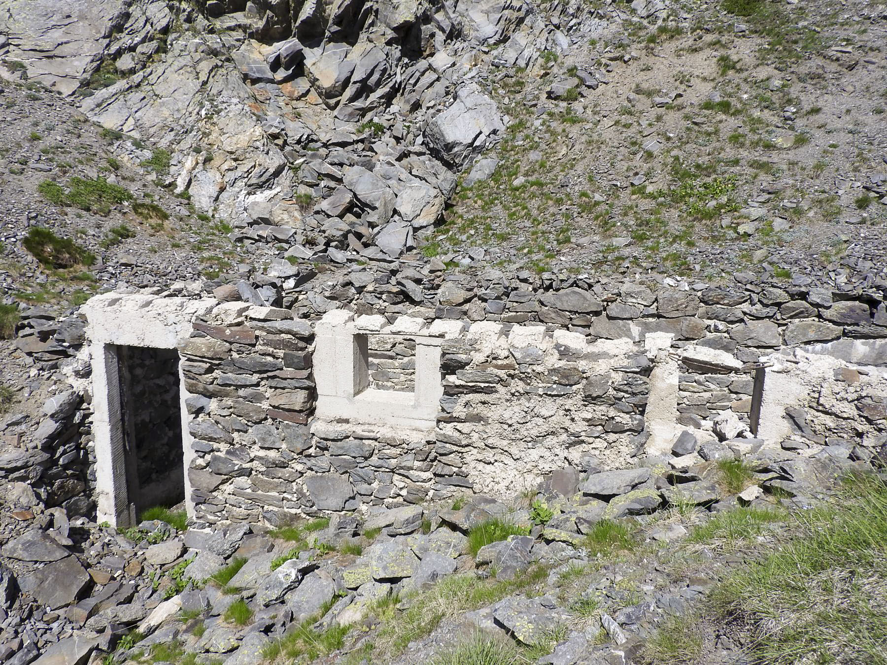 Ligne Maginot - COL DE CRISTOL (1° CM / 82° BAF) - (PC) - Les ruines d'un casernement près de la porte de Cristol