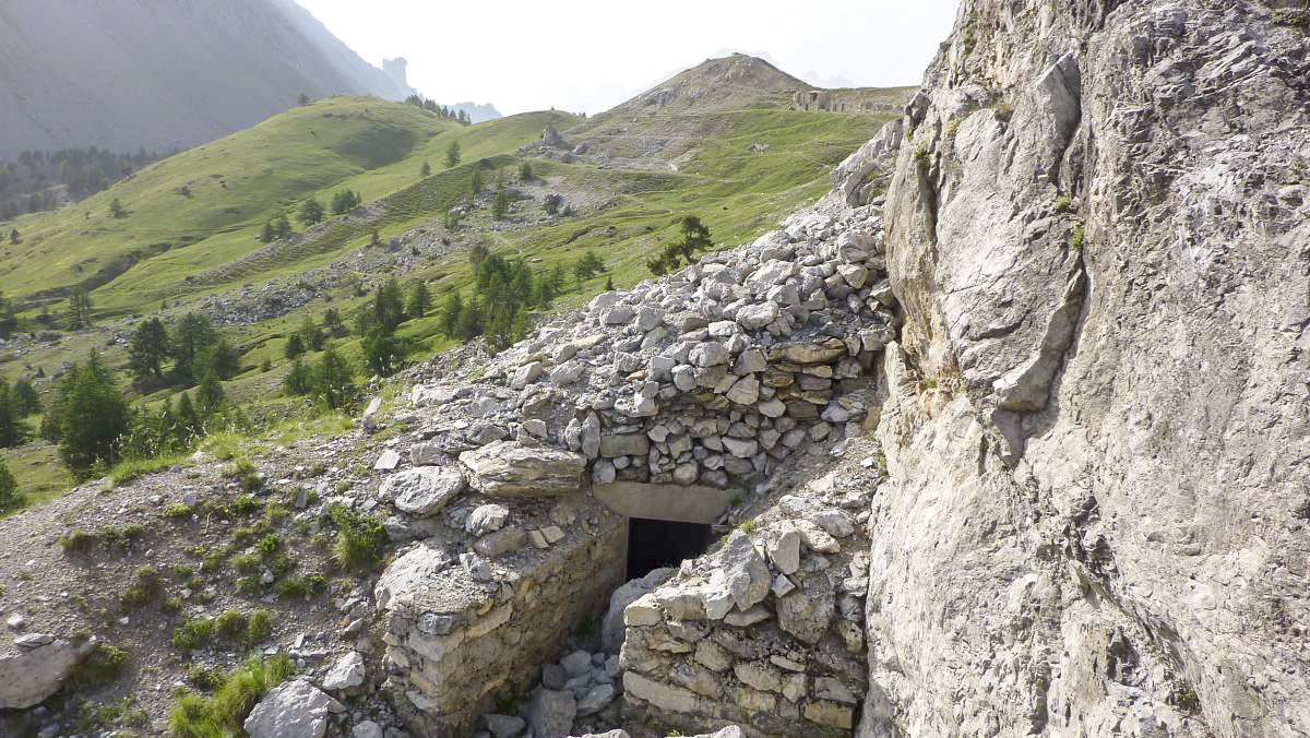 Ligne Maginot - LES ACLES EST 2 - (Blockhaus pour arme infanterie) - 