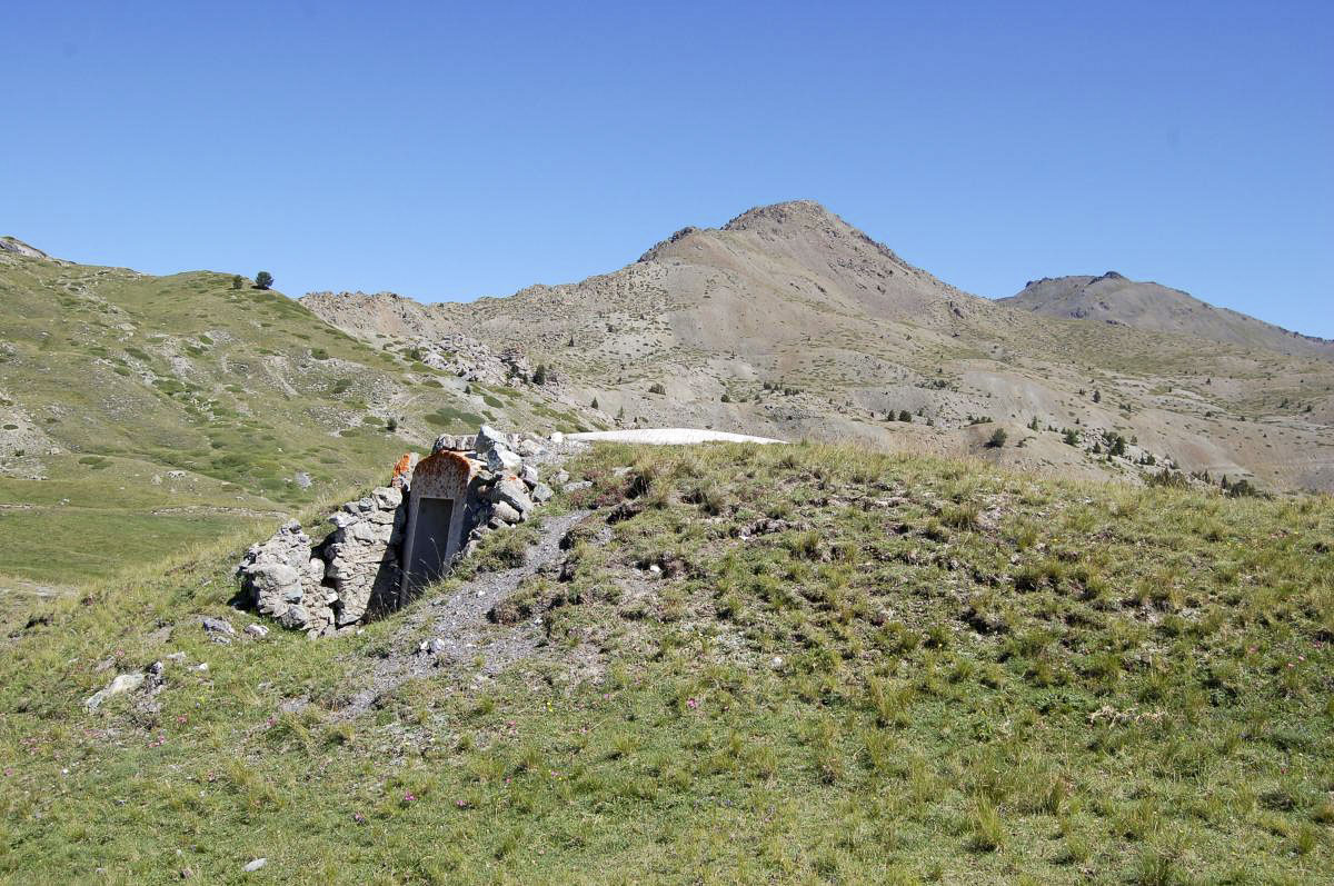 Ligne Maginot - BLANCHE 4 - (Blockhaus pour arme infanterie) - Au fond le mont Chenaillet