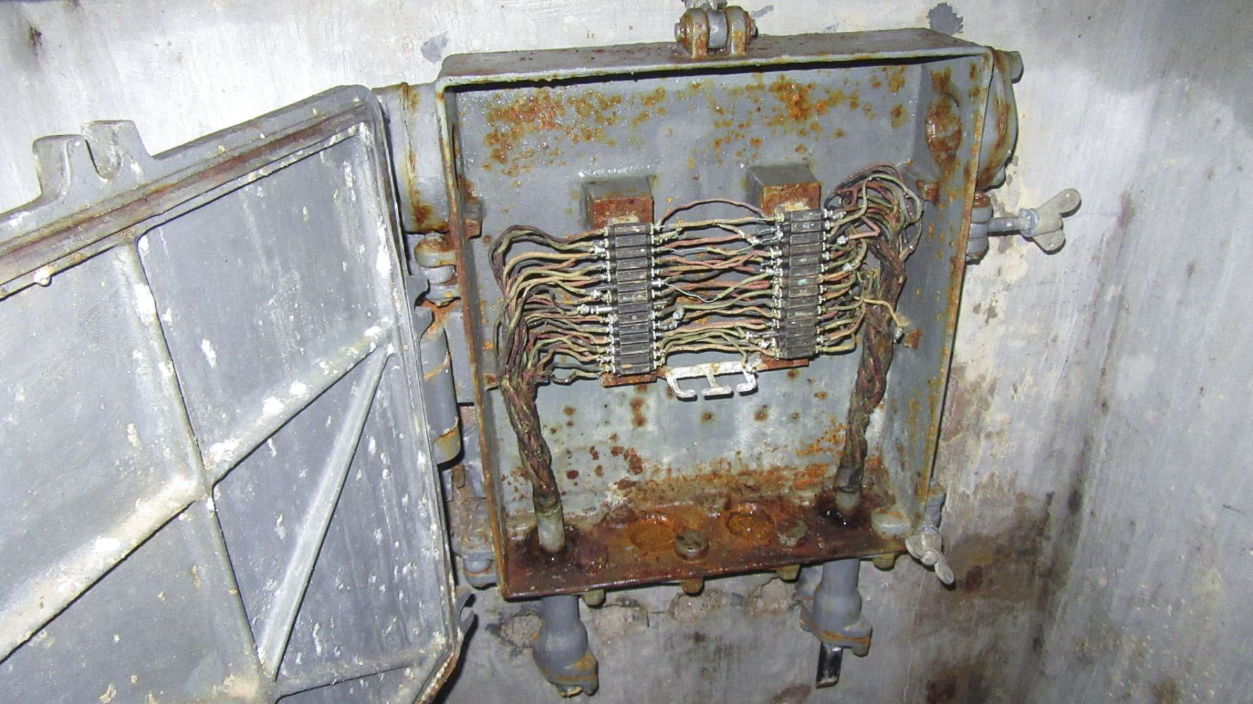 Ligne Maginot - EYRETTE - (Chambre de coupure) - Un seul répartiteur téléphonique dans cette chambre