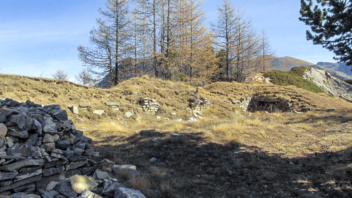 Ligne Maginot - LA LAUZETTE NORD (3° BIE / 154° RAP) - (Position d'artillerie préparée) - Emplacement des canons face aux Aittes et à la vallée de la Cerveyrette