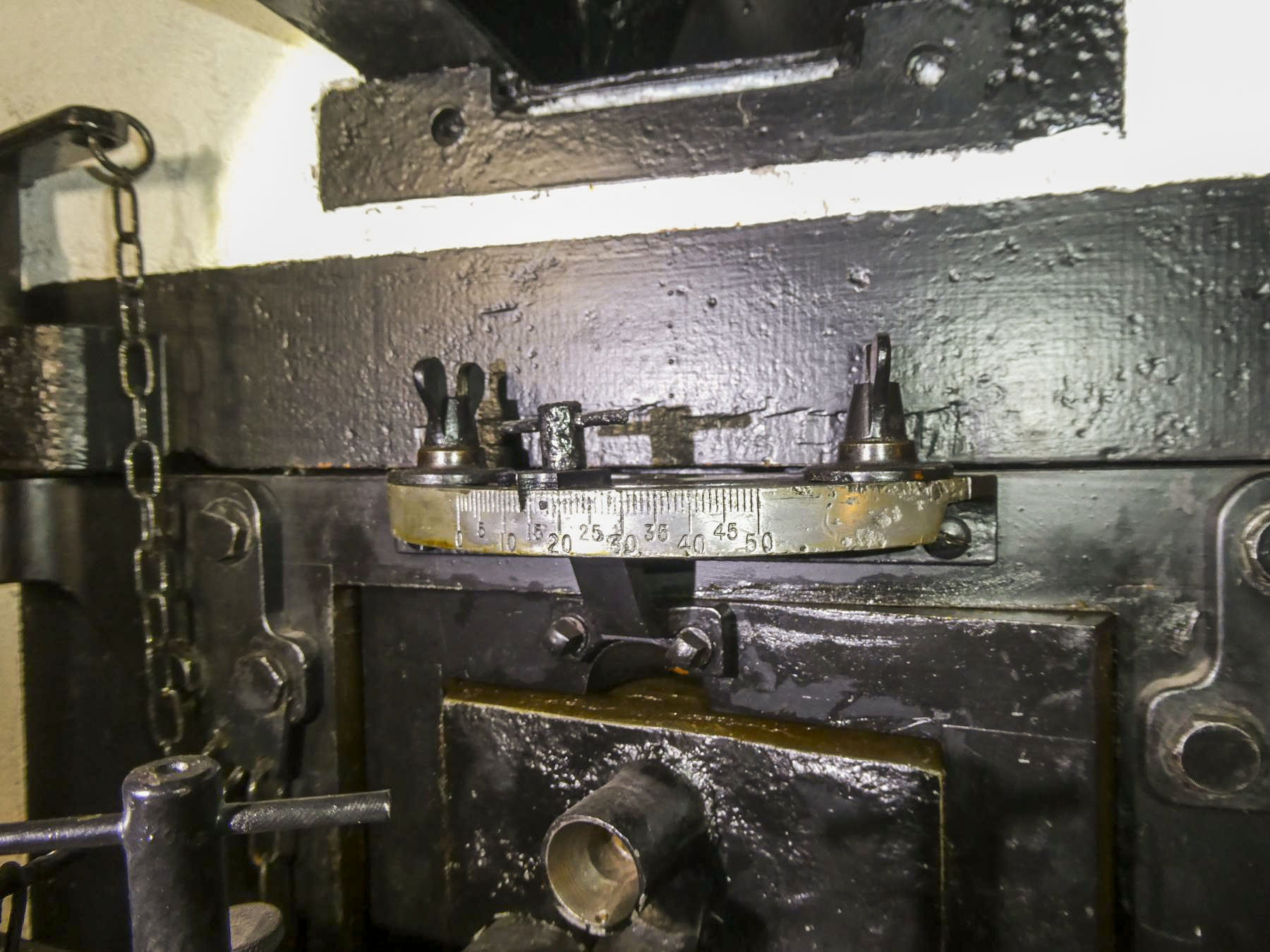 Ligne Maginot - Mitrailleuse  'Reibel' MAC 31 (MAC 31) - Mitrailleuse 'Reibel' MAC 31  
Système de réglage de l'azimut sur la trémie 