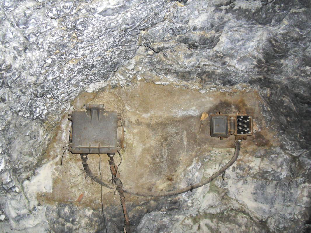 Ligne Maginot - LES AITTES CAVERNE - (Abri) - L'installation téléphonique