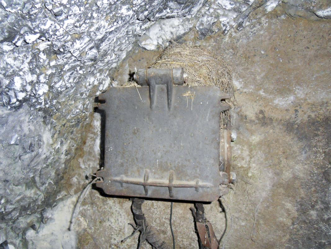 Ligne Maginot - LES AITTES CAVERNE - (Abri) - L'installation téléphonique
Boitier de protection