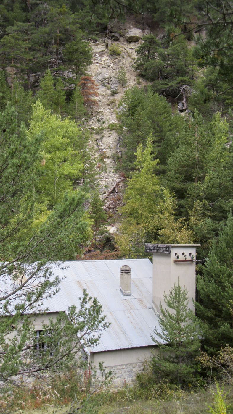 Ligne Maginot - TéLéPHéRIQUE DES GONDRANS (STATION BASSE) - (Téléphérique ( Recette)) - L'accès est désormais interdit, des éboulements rocheux importants commencent à endommager le bâtiment