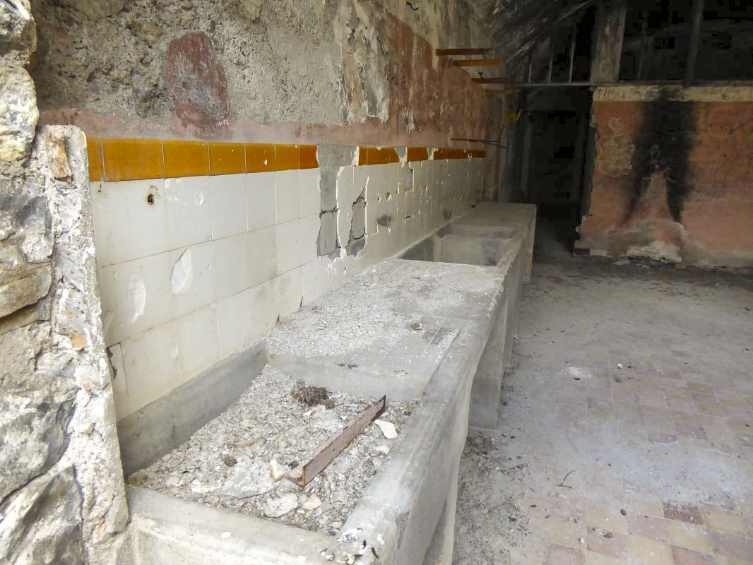 Ligne Maginot - ROCHE LA CROIX (CASERNEMENT AVANCé DE ) - (Casernement) - Casernement extérieur