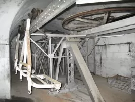 Ligne Maginot - TéLéPHéRIQUE DE ROCHE LA CROIX (RECETTE HAUTE) - (Téléphérique ( Recette)) - Intérieur du bâtiment
Détail du mécanisme