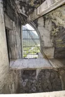 Ligne Maginot - TOURNOUX - Batterie XII - Vue sur l'extérieur et le sas menant vers Tournoux depuis le local du central