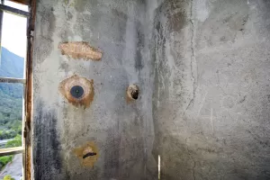 Ligne Maginot - TOURNOUX - (Central téléphonique isolé) - L'entrée de l'antenne radio depuis l'extérieur