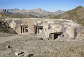 Ligne Maginot - RESTEFOND - (Ouvrage d'artillerie) - Bloc 6 (au mois d'août) 