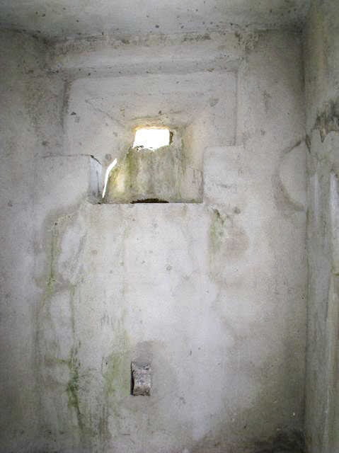 Ligne Maginot - CHATELET EST - (Blockhaus pour arme infanterie) - Le créneau vu de l'intérieur
