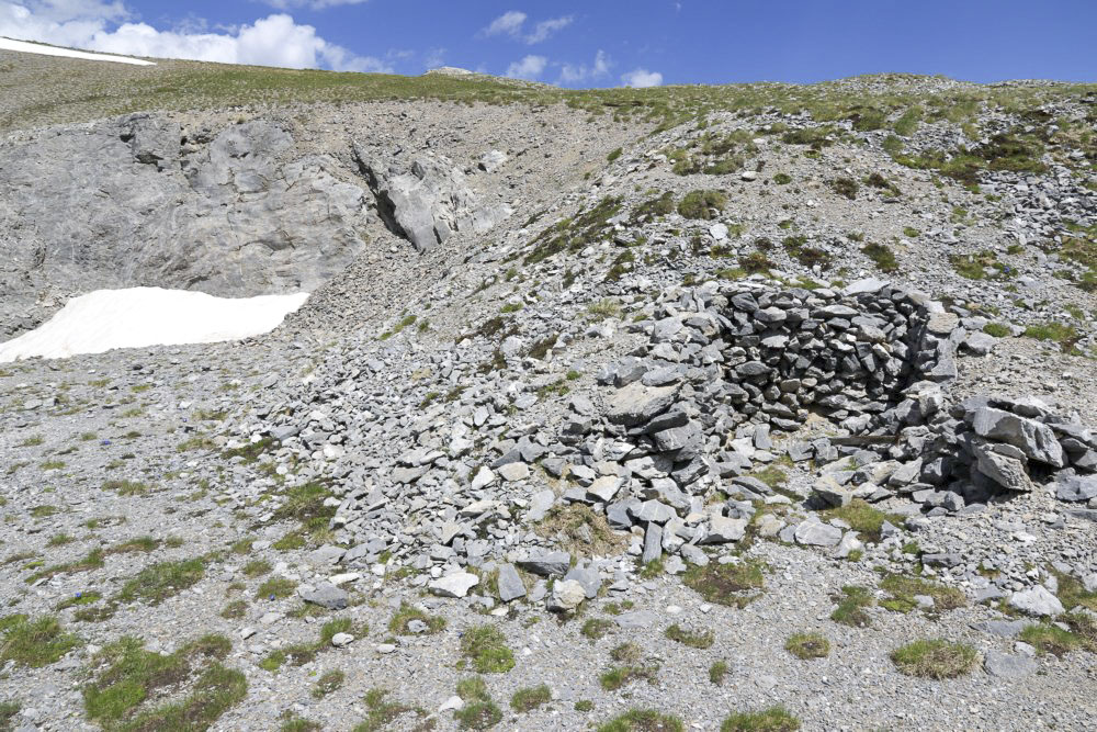 Ligne Maginot - COL DE VIRAYSSE  - (Abri) - Les ruines d'une petite construction à proximité de l'abri