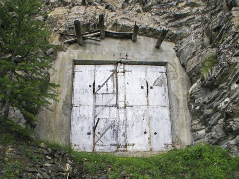 Ligne Maginot - TéLéPHéRIQUE DE ROCHE LA CROIX (RECETTE HAUTE) - (Téléphérique ( Recette)) - Porte d'entrée du téléphérique