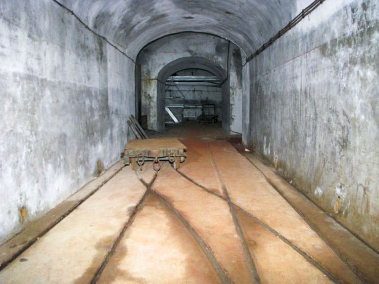 Ligne Maginot - TéLéPHéRIQUE DE ROCHE LA CROIX (RECETTE HAUTE) - (Téléphérique ( Recette)) - Intérieur du bâtiment