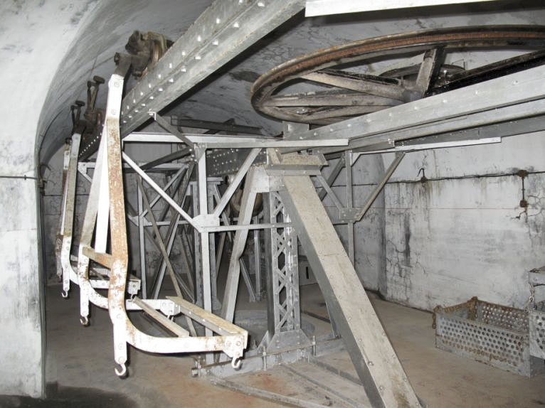 Ligne Maginot - TéLéPHéRIQUE DE ROCHE LA CROIX (RECETTE HAUTE) - (Téléphérique ( Recette)) - Intérieur du bâtiment
Détail du mécanisme