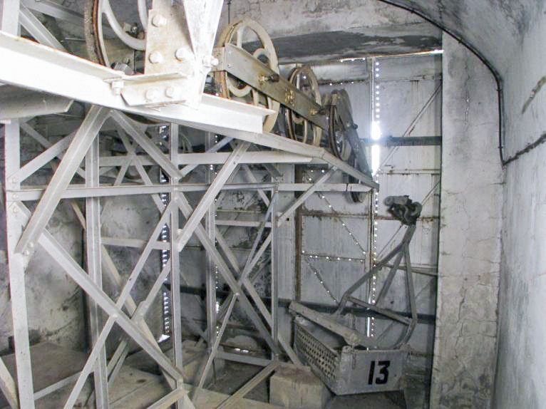 Ligne Maginot - TéLéPHéRIQUE DE ROCHE LA CROIX (RECETTE HAUTE) - (Téléphérique ( Recette)) - La porte d'entrée du téléphérique