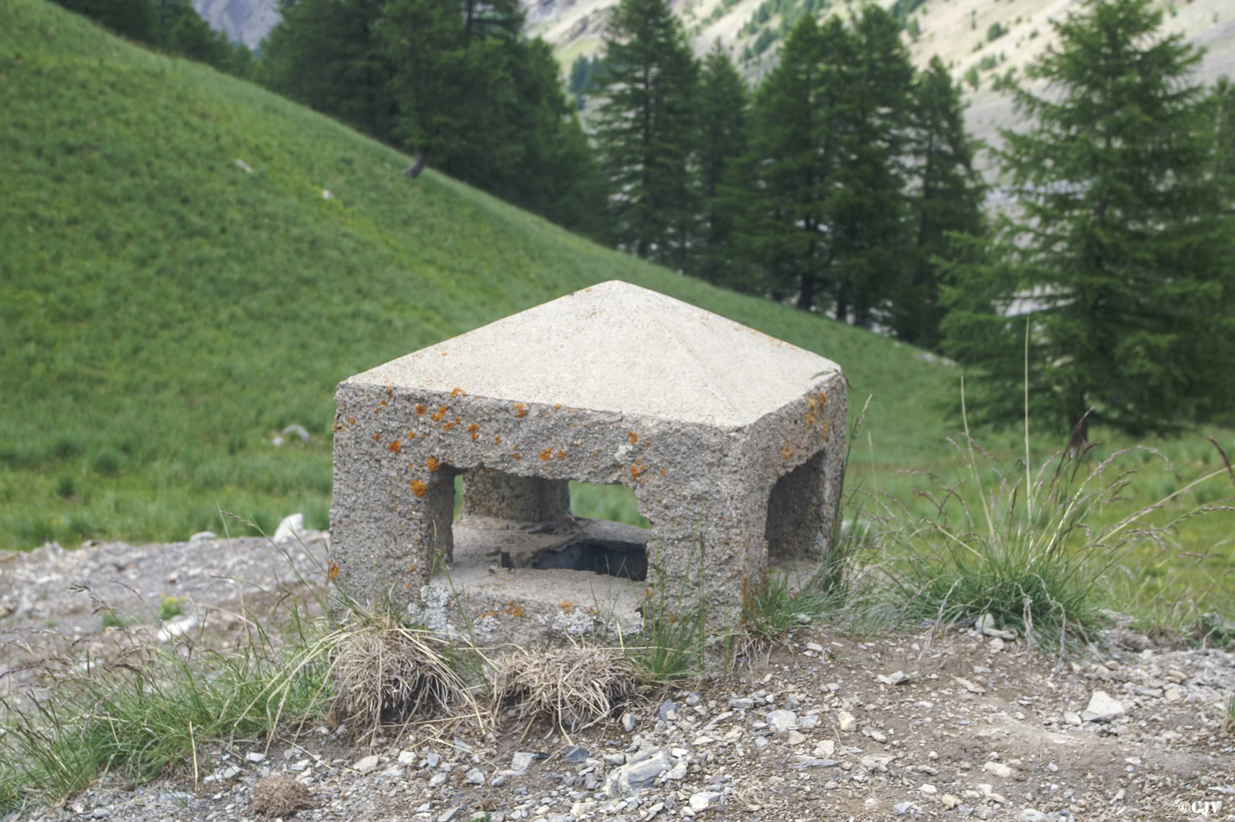 Ligne Maginot - PA DES SAGNES 5 (QUARTIER DES SAGNES) - (PC de Quartier) - Une cheminée