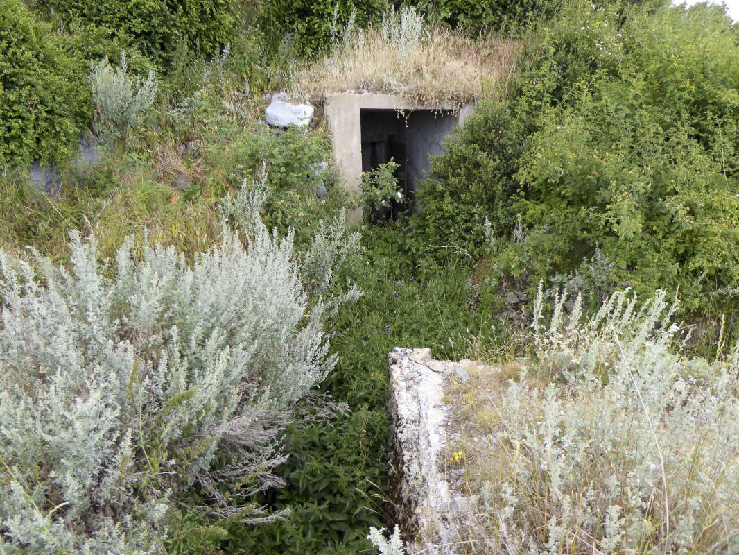 Ligne Maginot - CONCHETAS C1 - (Cuve pour arme d'infanterie) - Départ de la tranchée de l'entrée est