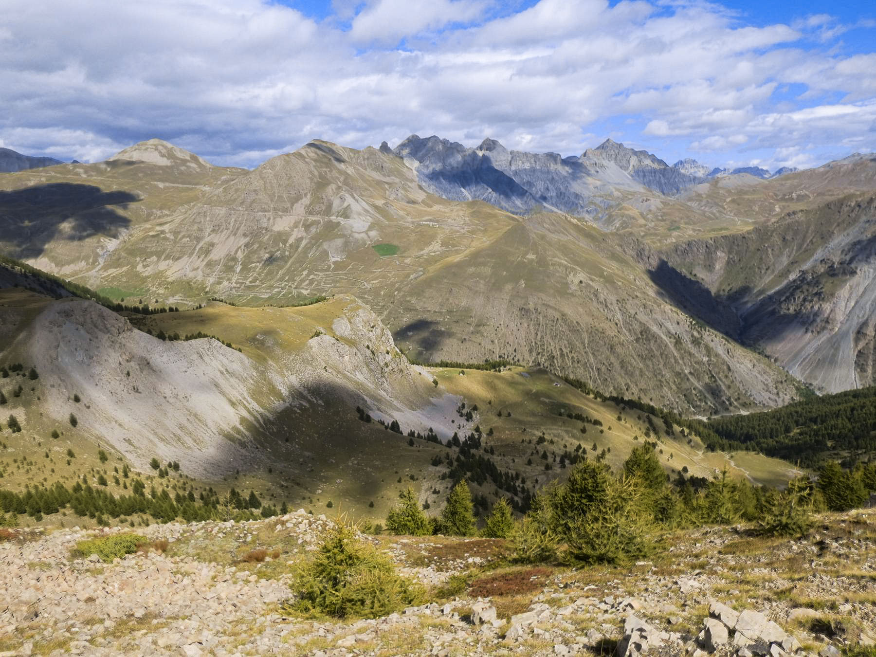 Ligne Maginot - CRÊTE DE LA BLANCHE 2 (POINT D'APPUI) - (Divers) - Vue sur le rocher du Prêtre et Lauzarouotte au premier plan.