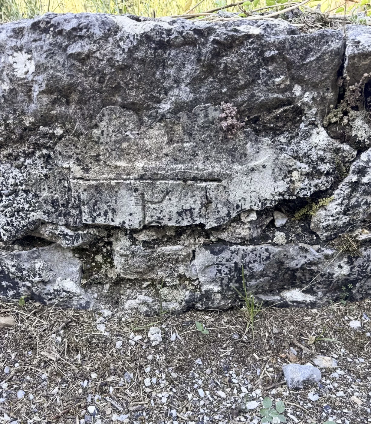 Ligne Maginot - BARBONNET - (Barrage de Route) - Restes du marquage opposé.