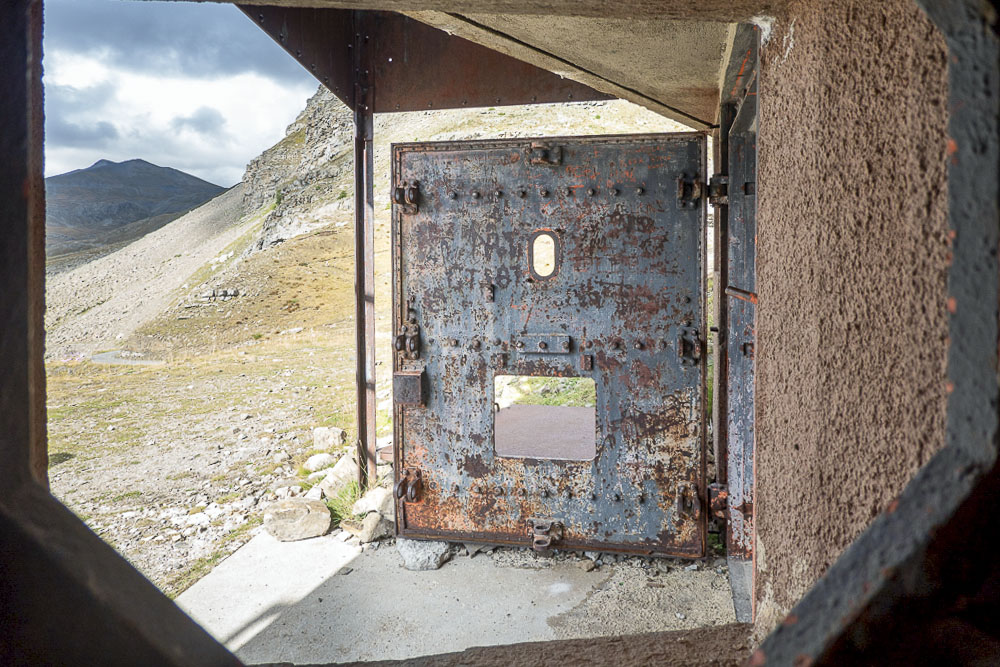 Ligne Maginot - LA MOUTIERE (MO) - (Ouvrage d'infanterie) - Bloc 1
La porte d'entrée vue à travers le créneau FM de défense