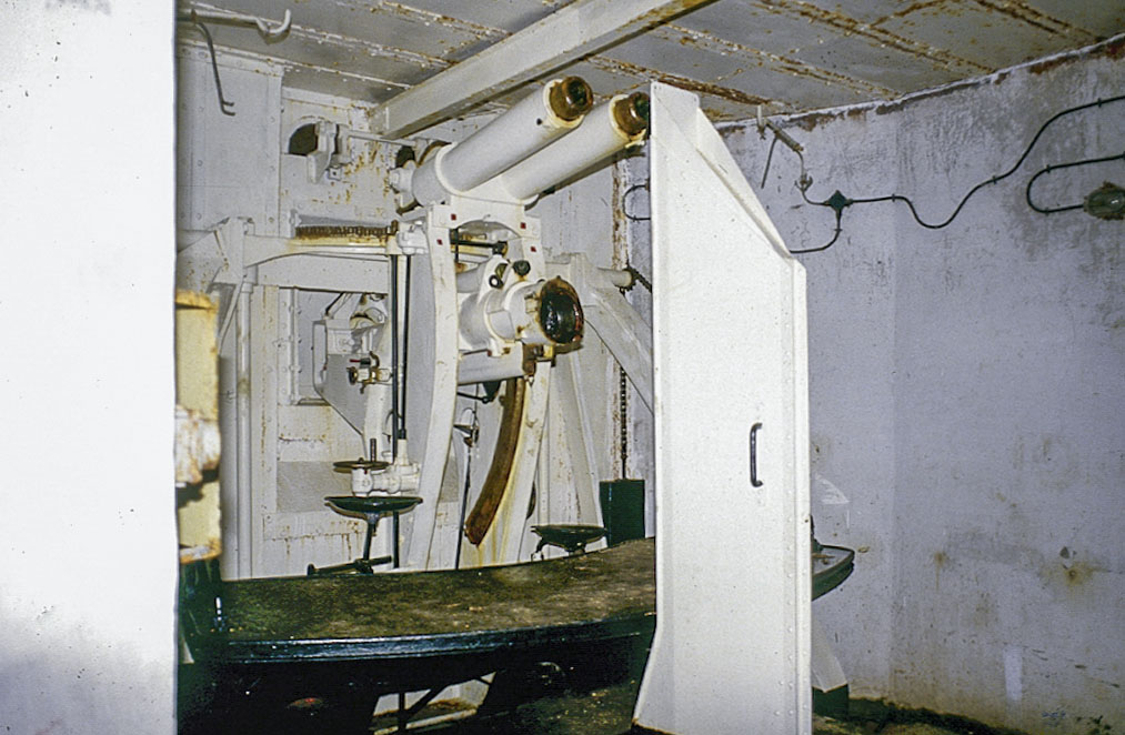 Ligne Maginot - RESTEFOND - (Ouvrage d'artillerie) - 75 Mle 32 en 1982 avec encore les deux 'sièges'