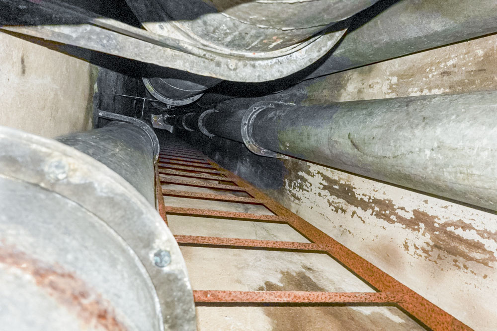 Ligne Maginot - RESTEFOND - (Ouvrage d'artillerie) - Intérieur du bloc cheminée avec l'échelle de la sortie de secours