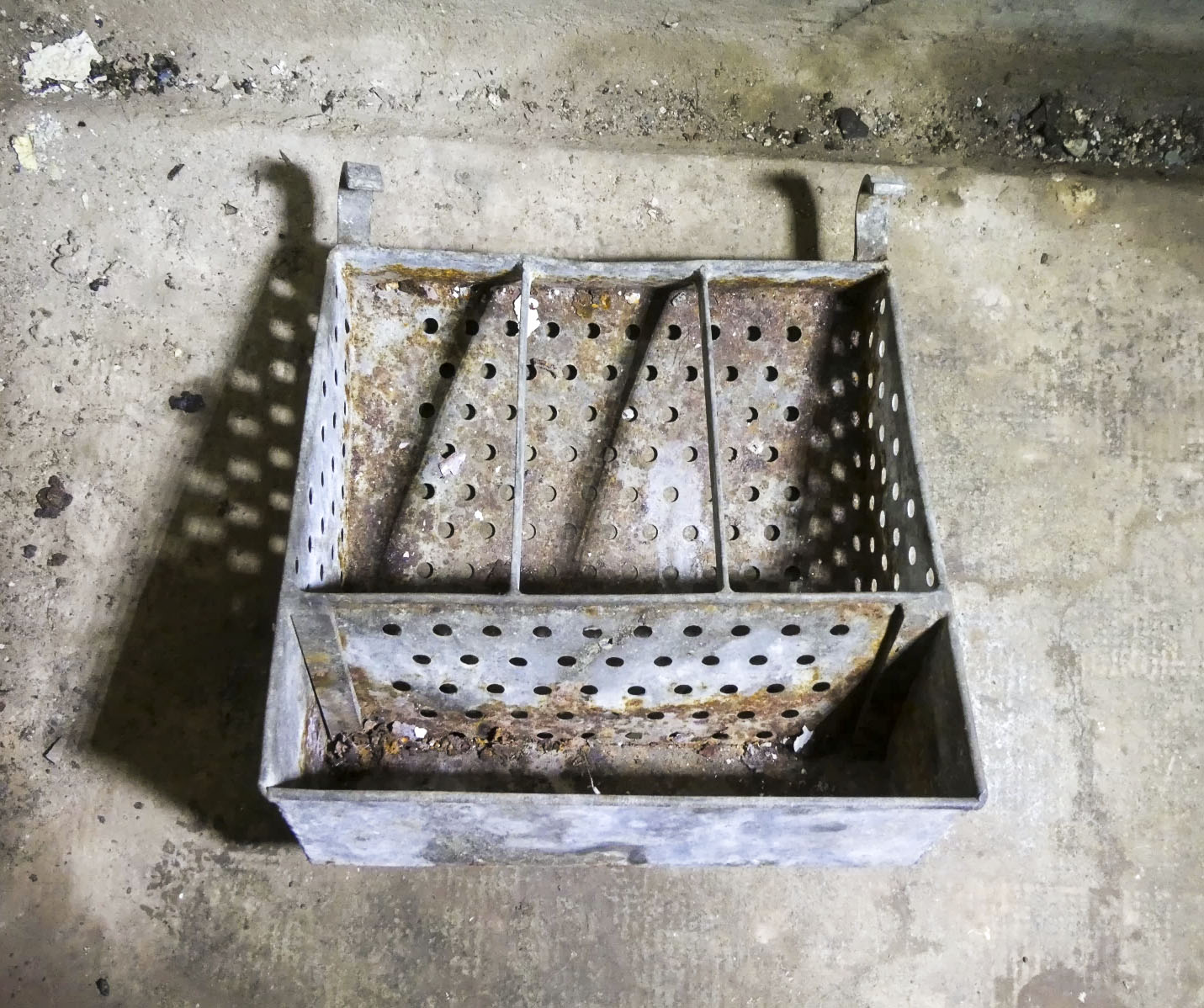 Ligne Maginot - Munitions de 7,5 mm - Rack de rangement suspendu pour chargeur de FM 