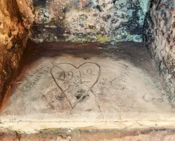 Ligne Maginot - FALKENSTEIN  CHATEAU - (Observatoire d'artillerie) - Graffiti daté de 1940 dans la niche